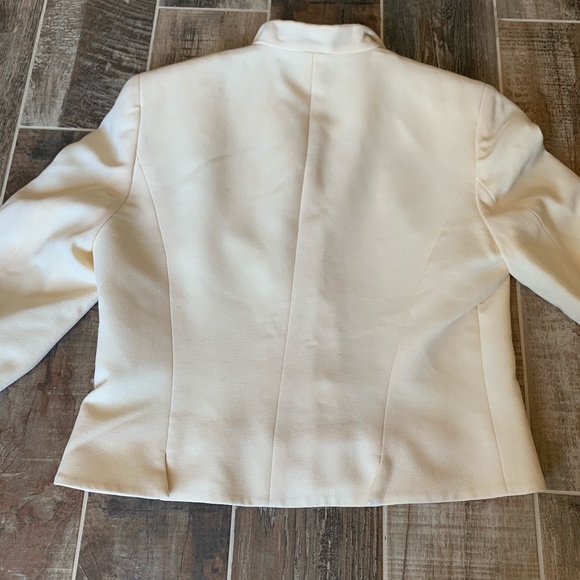SOLD 90’s Vintage Cream Cropped Blazer Jacket - Picture 8 of 9